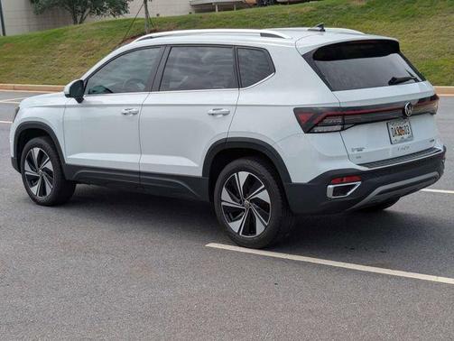 Pure White 2025 Volkswagen Taos 1.5T SE