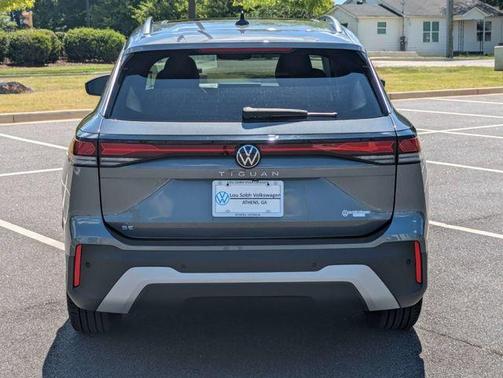 Platinum Gray Metallic 2026 Volkswagen Tiguan 2.0T SE