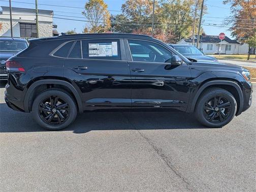 2026 Volkswagen Atlas Cross Sport 2.0T SEL R-Line Black