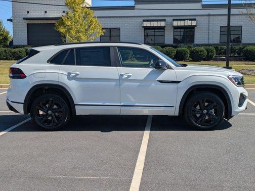 Opal White Pearl 2026 Volkswagen Atlas Cross Sport 2.0T SEL R-Line Black