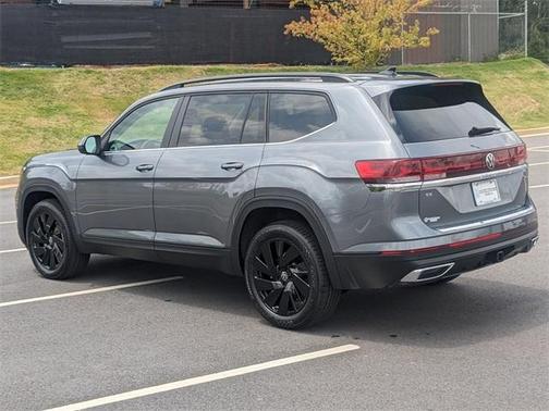 2025 Volkswagen Atlas 2.0T SE