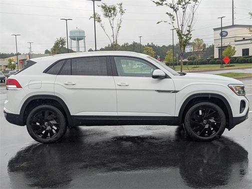 2025 Volkswagen Atlas Cross Sport 2.0T SE w/Technology