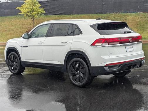 2025 Volkswagen Atlas Cross Sport 2.0T SE w/Technology