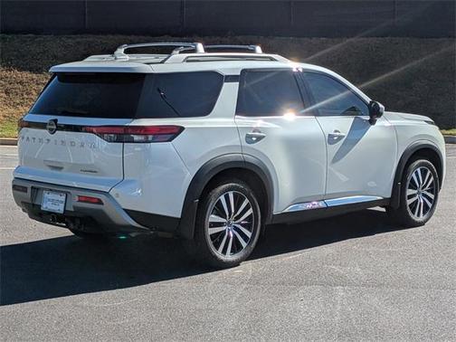 2024 Nissan Pathfinder Platinum