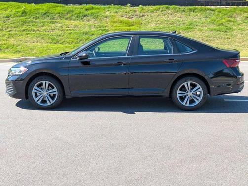 Deep Black Pearl Effect 2024 Volkswagen Jetta 1.5T SE