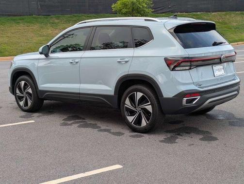 Alpine Grey 2025 Volkswagen Taos 1.5T SE