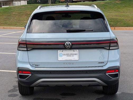 Alpine Grey 2025 Volkswagen Taos 1.5T SE