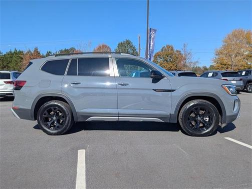 2024 Volkswagen Atlas 2.0T Peak Edition SEL