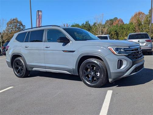 2024 Volkswagen Atlas 2.0T Peak Edition SEL