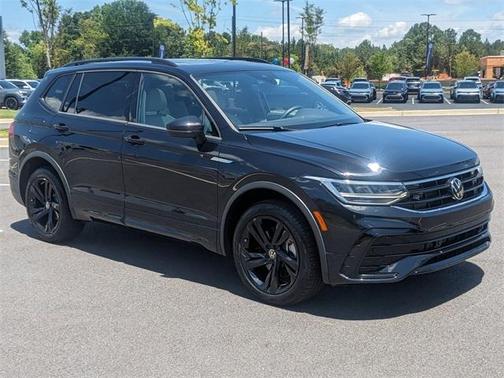 2024 Volkswagen Tiguan 2.0T SE R-Line Black