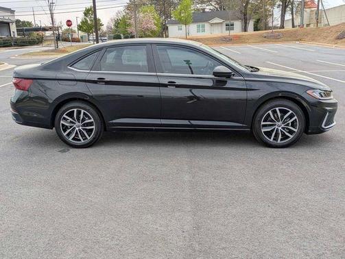 Deep Black Pearl 2026 Volkswagen Jetta 1.5T SE