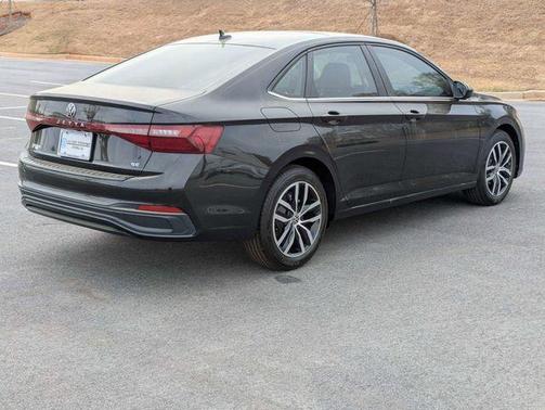 Deep Black Pearl 2026 Volkswagen Jetta 1.5T SE