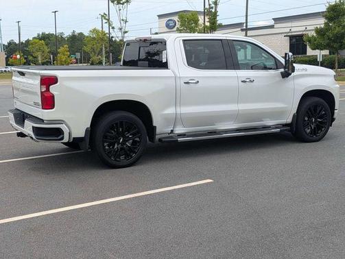 Iridescent Pearl Tricoat 2021 Chevrolet Silverado 1500 High Country