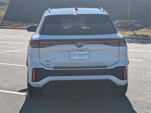 2026 Volkswagen Tiguan 2.0T SE R-Line Black