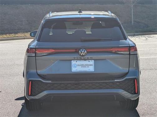 2026 Volkswagen Tiguan 2.0T SE R-Line Black