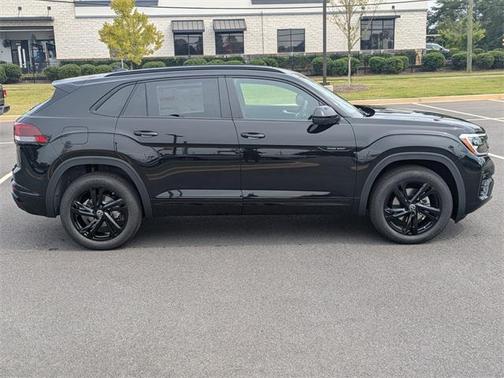 2026 Volkswagen Atlas Cross Sport 2.0T SEL R-Line Black