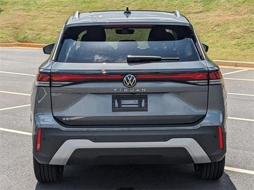 2025 Volkswagen Tiguan 2.0T SE