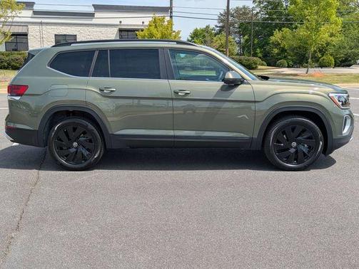 Avocado Green Pearl 2026 Volkswagen Atlas 2.0T SE W/TECHNOLOGY