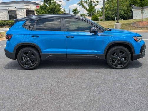 Cornflower Blue W/Black Roof 2025 Volkswagen Taos 1.5T SE Black