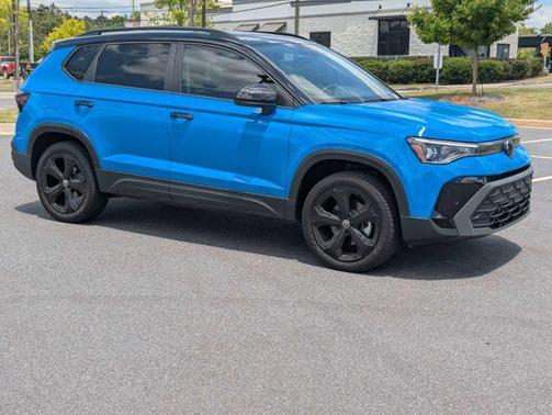 Cornflower Blue W/Black Roof 2025 Volkswagen Taos 1.5T SE Black
