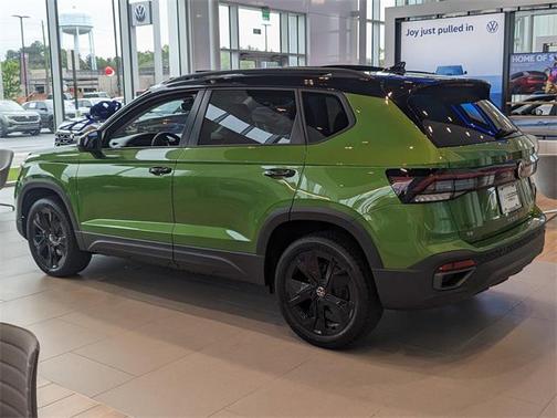 2025 Volkswagen Taos 1.5T SE Black