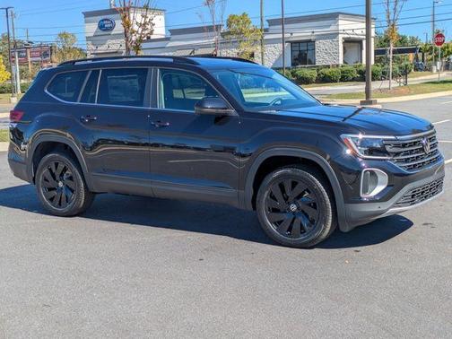 Deep Black Pearl Effect 2026 Volkswagen Atlas 2.0T SE W/TECHNOLOGY
