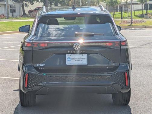 2025 Volkswagen Tiguan 2.0T SEL R-Line