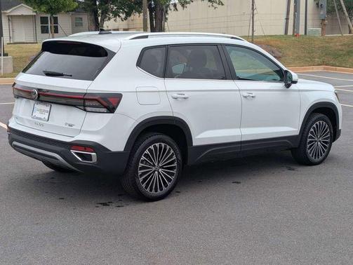 Pure White 2026 Volkswagen Taos 1.5T SE