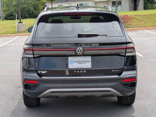 Deep Black Pearl Effect 2025 Volkswagen Taos 1.5T S