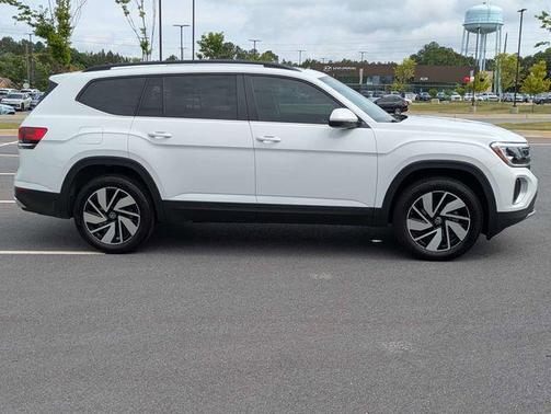 Pure White 2025 Volkswagen Atlas 2.0T SE w/Technology