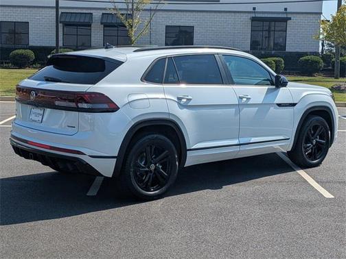 2026 Volkswagen Atlas Cross Sport 2.0T SEL R-Line Black