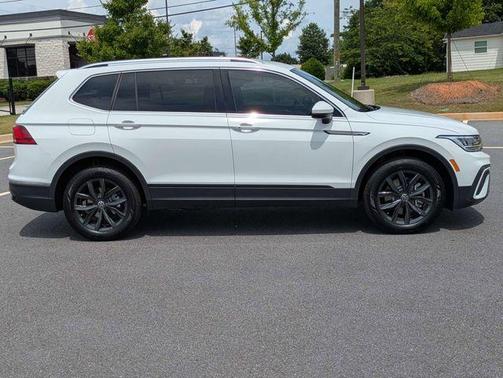 Pure White 2024 Volkswagen Tiguan 2.0T SE