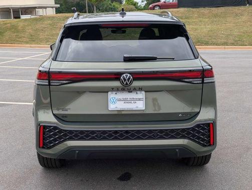 2026 Volkswagen Tiguan 2.0T SE R-Line Black