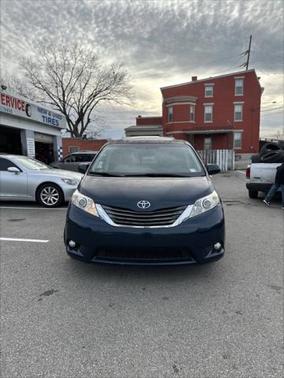 2011 Toyota Sienna XLE