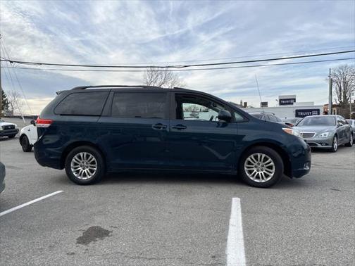 2011 Toyota Sienna XLE