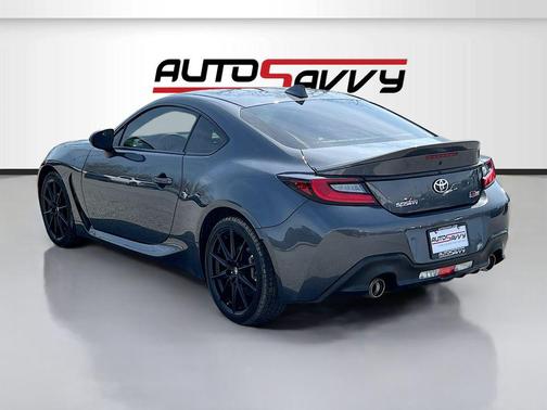 Pavement 2024 Toyota GR86 Premium