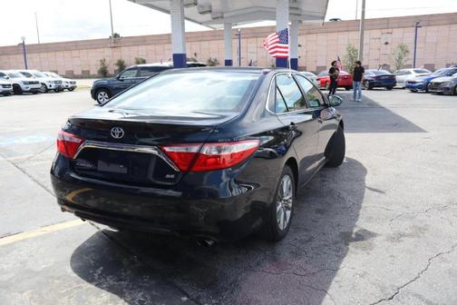 Black 2016 Toyota Camry SE
