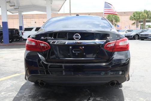 Black 2018 Nissan Altima SV