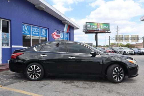 Black 2018 Nissan Altima SV
