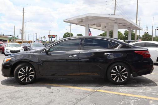 Black 2018 Nissan Altima SV
