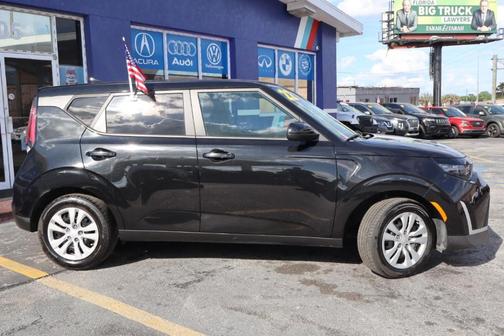 Black 2023 Kia Soul LX