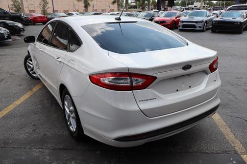 White 2014 Ford Fusion SE