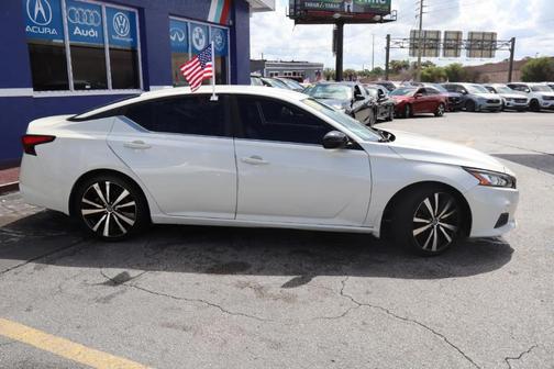 White 2020 Nissan Altima 2.5 SR