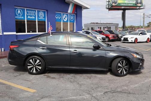 2022 Nissan Altima 2.5 SV