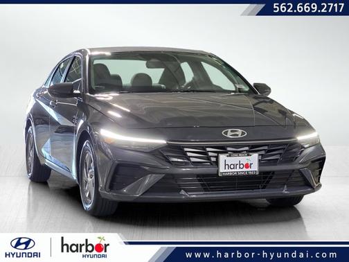 2025 Hyundai ELANTRA SE