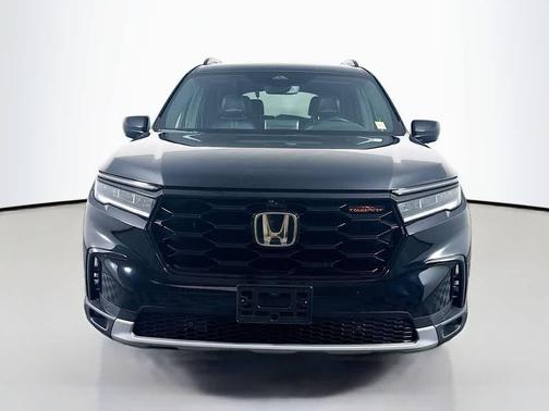 Crystal Black Pearl 2024 Honda Pilot TrailSport