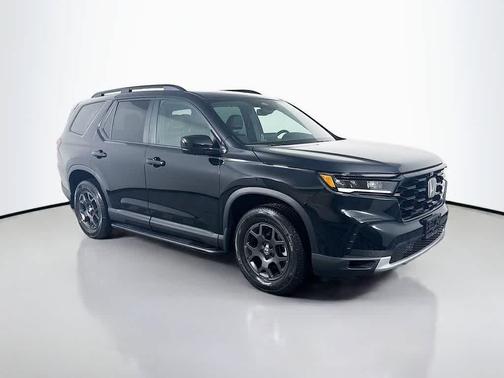 Crystal Black Pearl 2024 Honda Pilot TrailSport