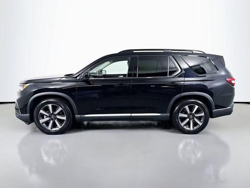 Crystal Black Pearl 2023 Honda Pilot Touring