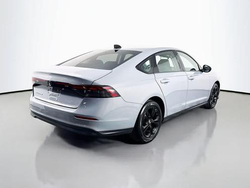 Urban Gray Pearl 2025 Honda Accord SE