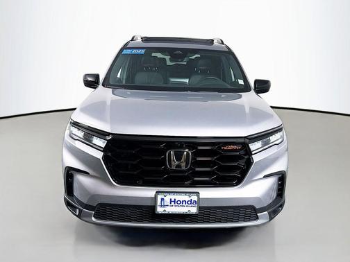 Lunar Silver Metallic 2025 Honda Pilot TrailSport